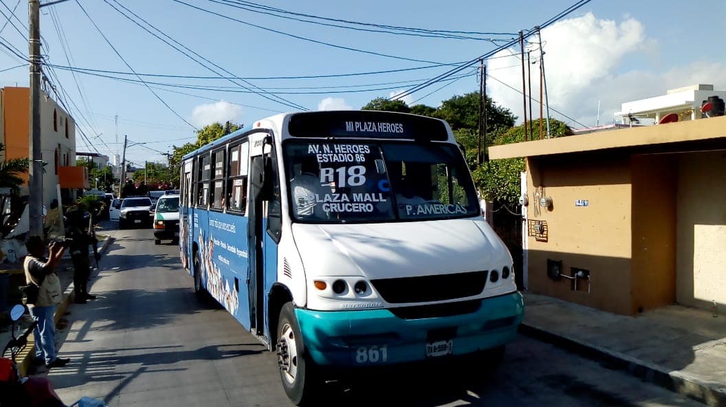 Aseguran a 54 extranjeros en Cancún