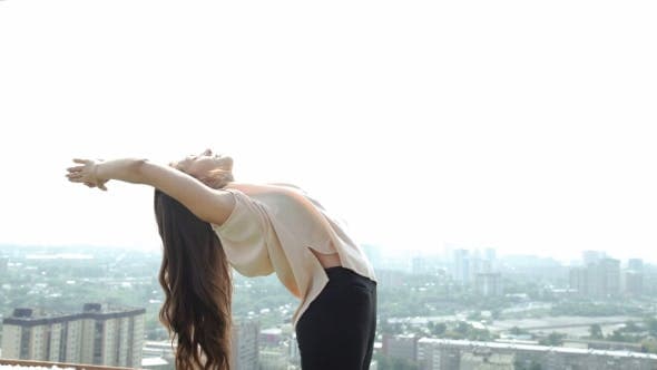 Estudiante cae de una terraza, por hacer “yoga extremo”