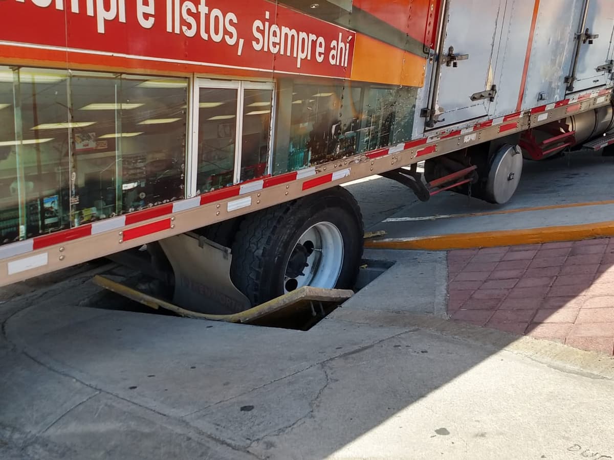 Camión causó que colonia de Playa del Carmen pasara dos días sin luz