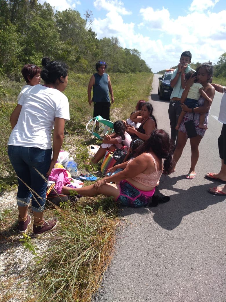 Carreterazo en Bacalar: 18 pasajeros se salvan de morir