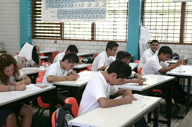 Reasignan últimos cupos en preparatorias del estado