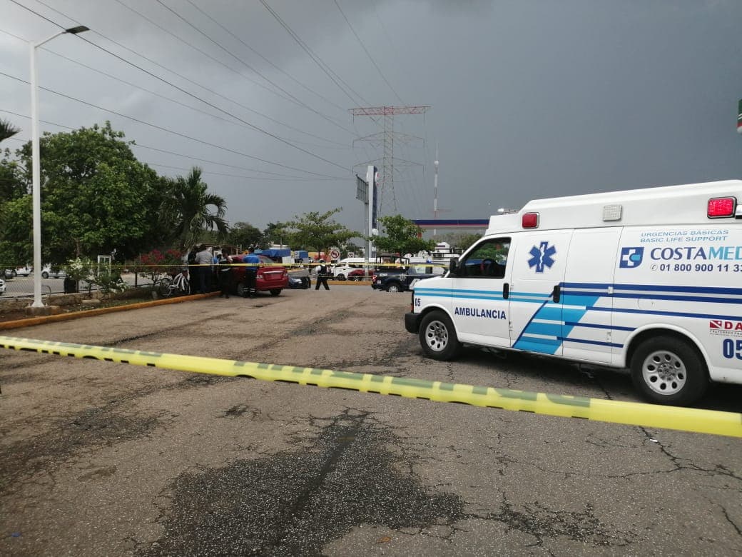 Asaltante mata a automovilista en gasolinera de la Colosio, en Playa del Carmen