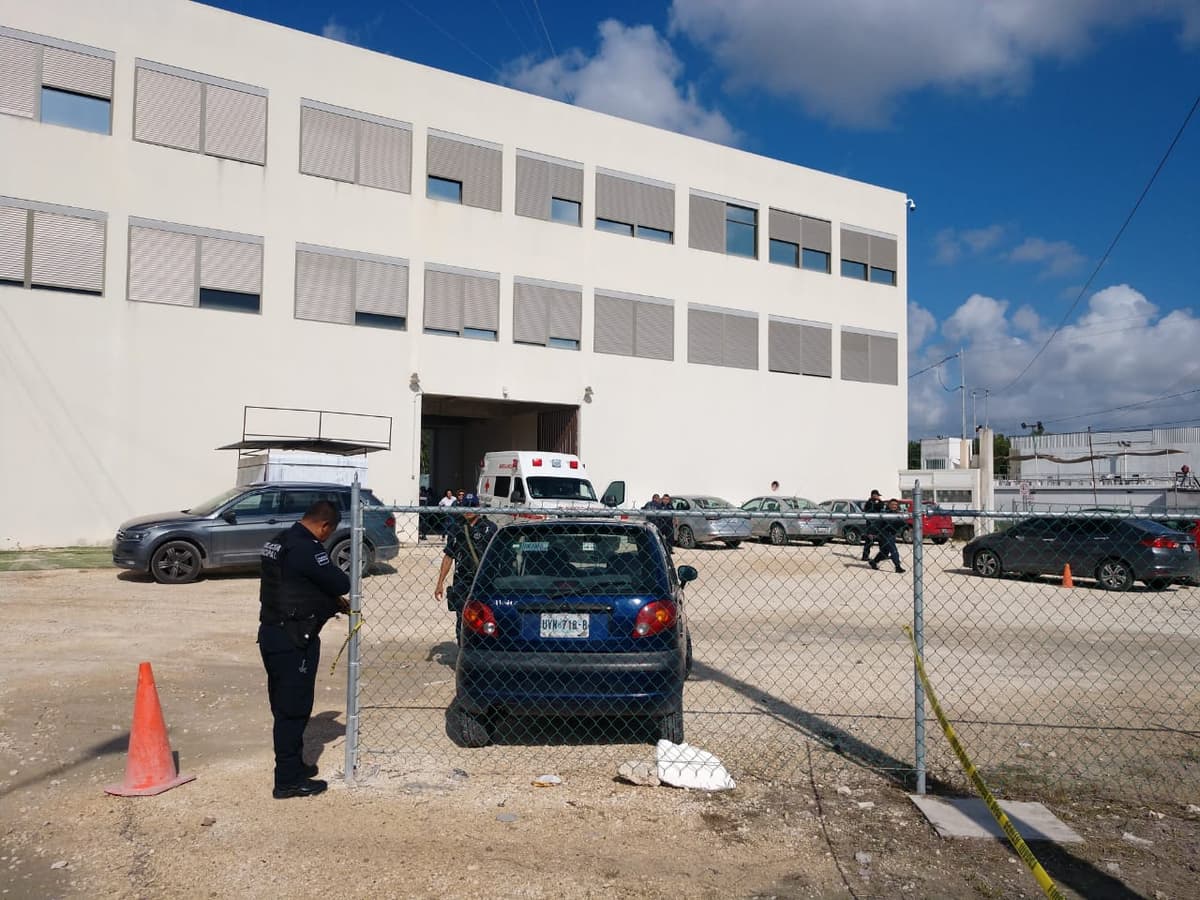Hombre es baleado cuando salía de trabajo, en Cancún