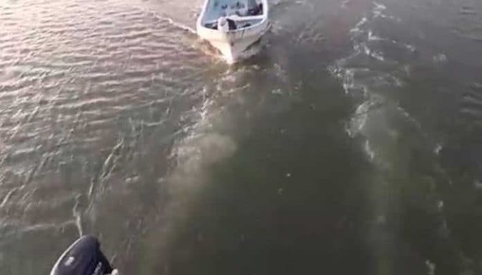 (Video) Piratas asaltan una embarcación en Tabasco