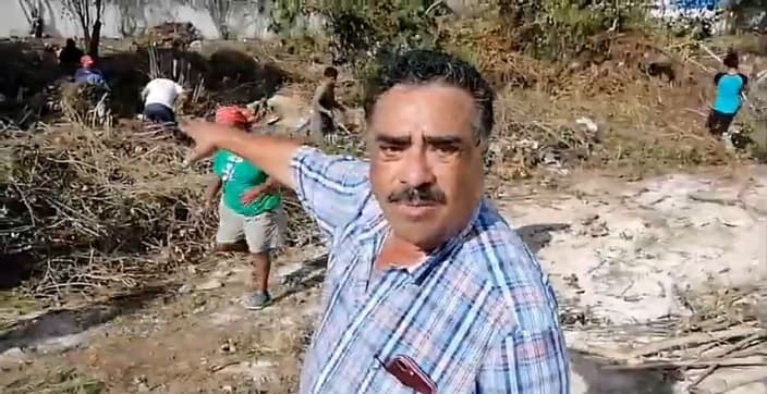 "Chano" Toledo colabora en la limpieza de espacios públicos en Solidaridad