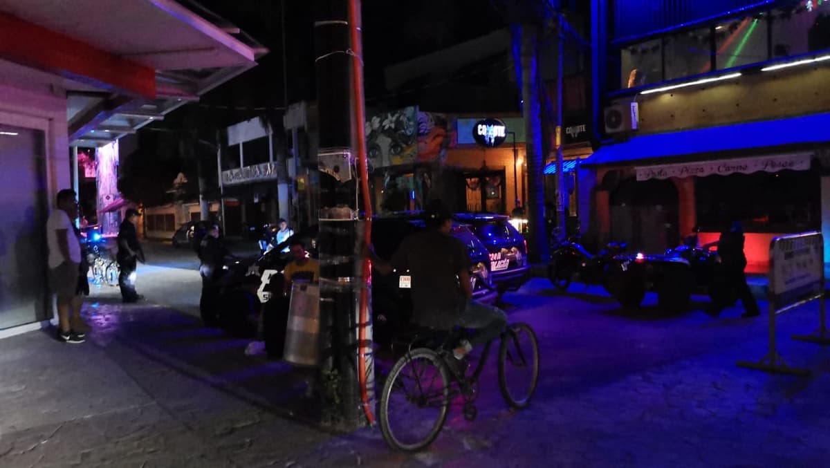 Catea Fiscalía bar “El Murciélago” en Playa del Carmen por robo de vehículo