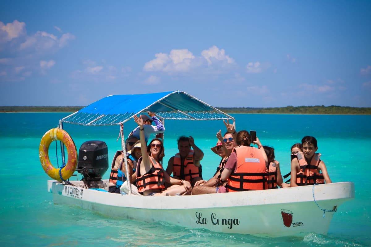 Ni el sargazo detiene el arribo de europeos a Quintana Roo
