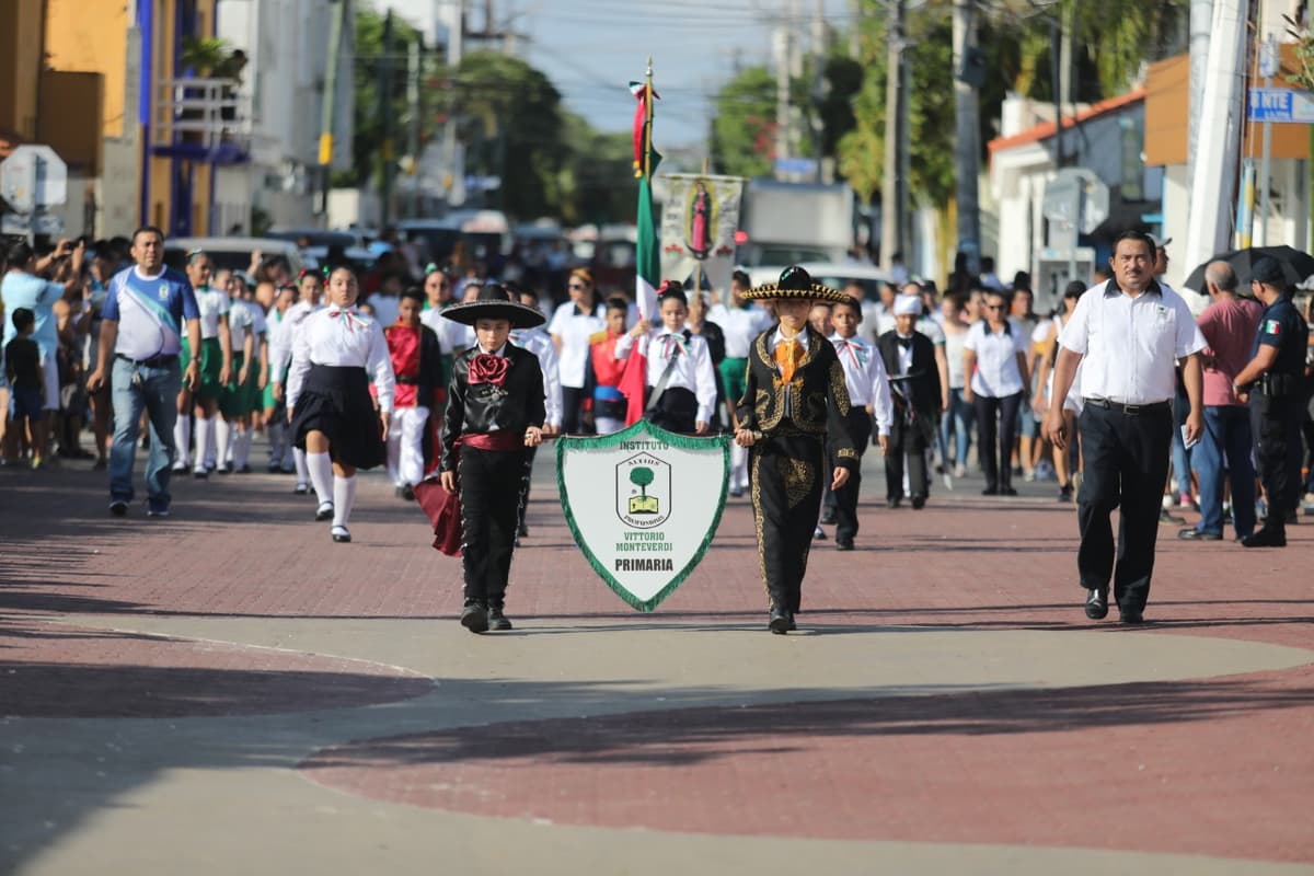 Desfile de Independencia registra exitosa participación ciudadana en Solidaridad