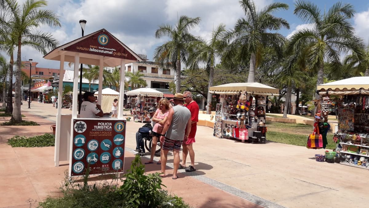 Detectan irregularidades en permisos de ambulantes en Cozumel