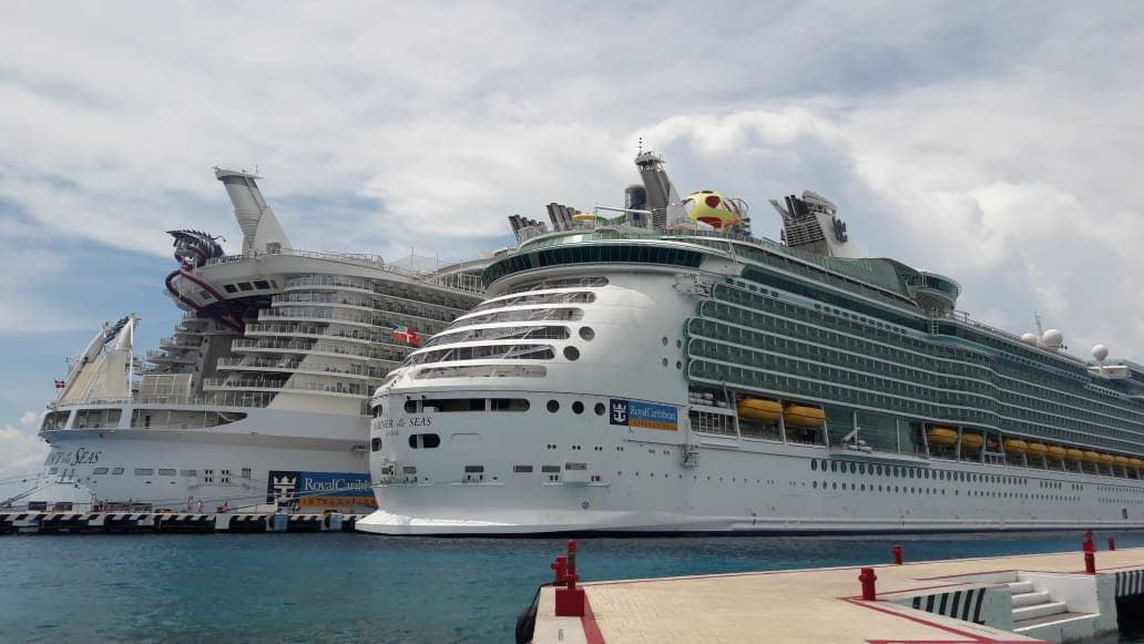 Llegan a Cozumel 5 cruceros que huyeron de “Dorian”