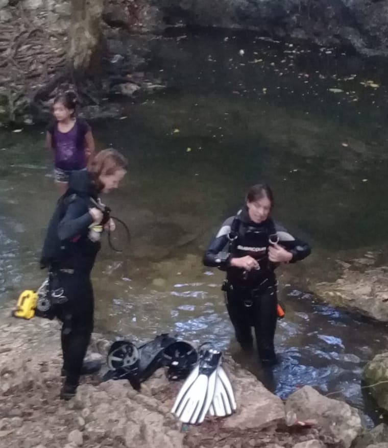 Mujeres buzo se salvan de morir en cenote de Playa