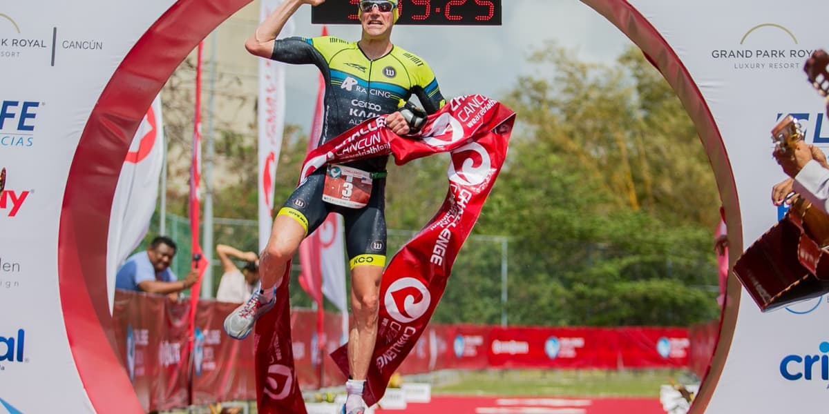 Anuncia Carlos Joaquín la llegada del Triatlón Challenge 2020 en Cancún
