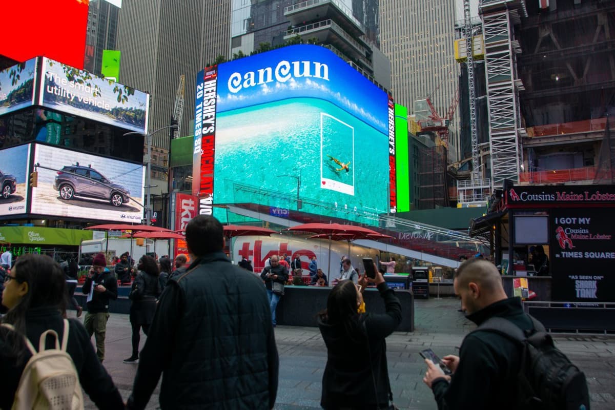 Azul turquesa de Cancún lucirá en Times Square, ante 3 millones de peatones