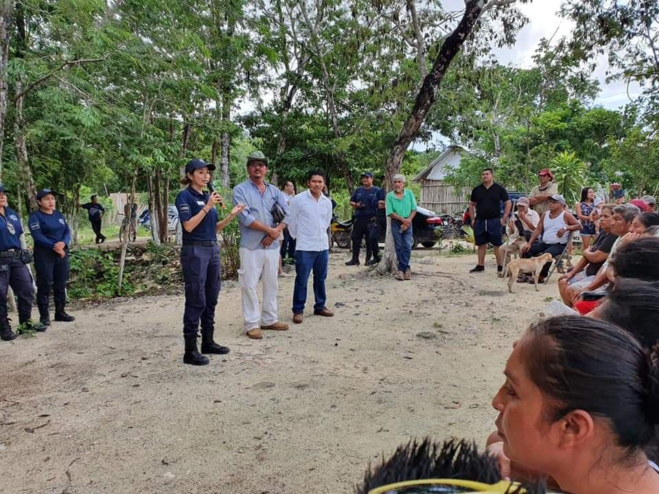 Visita la policía municipal a la comunidad de Los Faisanes