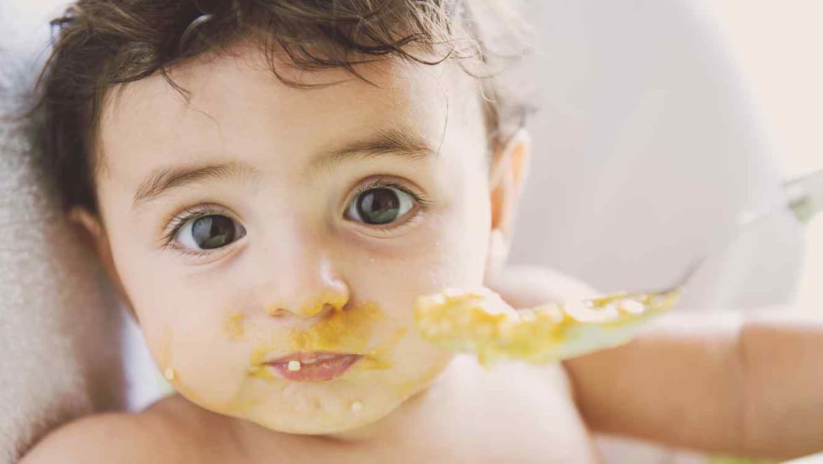 Más de 60 marcas de alimento para bebé contienen arsénico