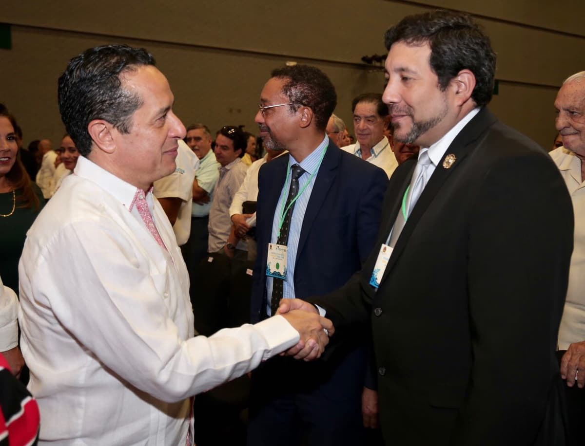 Quintana Roo comparte estrategias de éxito para la contención del sargazo