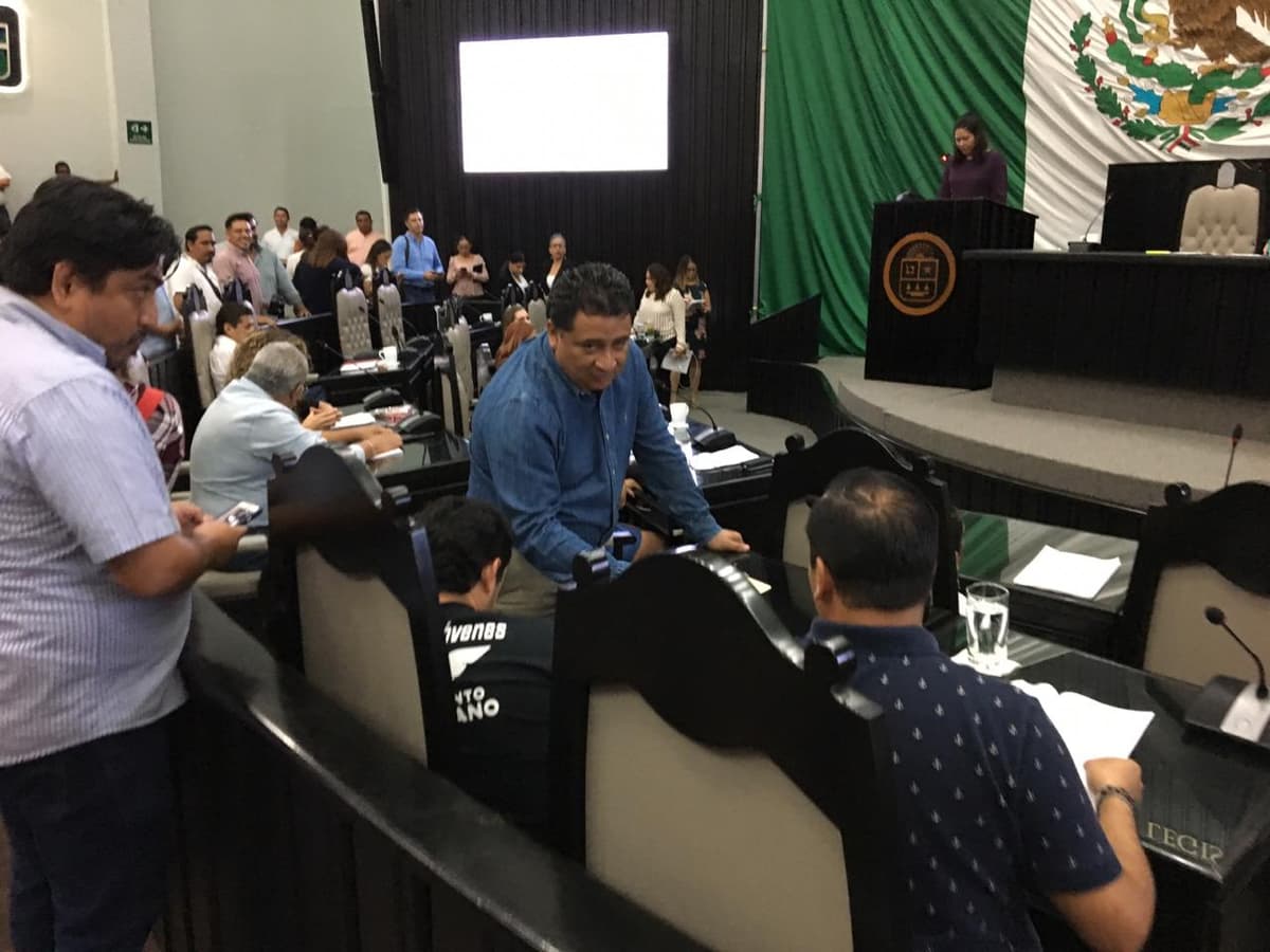 Interrumpe sesión Reyna Durán para informar de cambio en coordinación de Morena