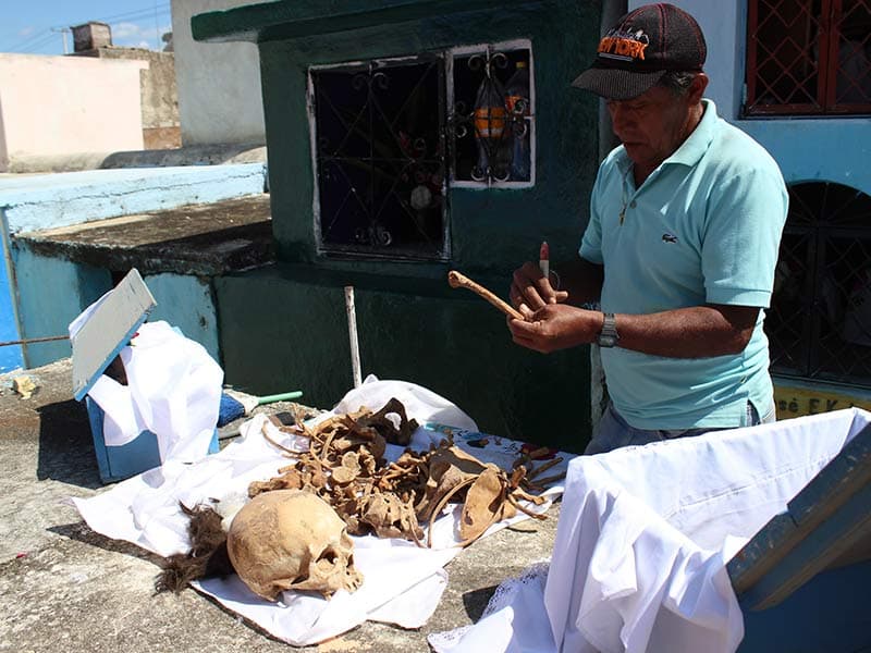 Pomuch; el pueblo que acaricia a sus muertos... literal