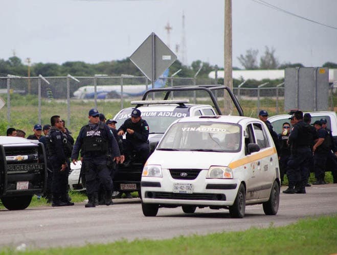Líder taxista advierte peligros al abordar sus propios vehículos