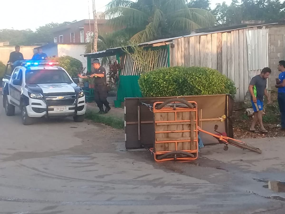 Quedan dos menores accidentados en tricitaxi en Lázaro Cárdenas