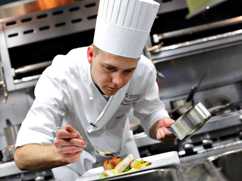 Canadá solicita cocineros mexicanos con sueldo superior a los 30 mil pesos