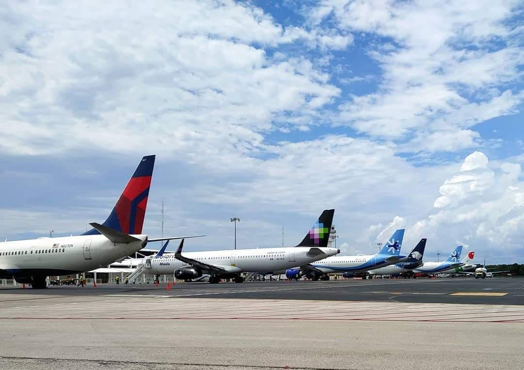 Lluvias retrasan vuelos a Cancún