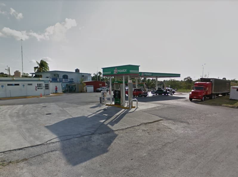 Falsos policías asaltan gasolinera en Bacalar con camioneta robada