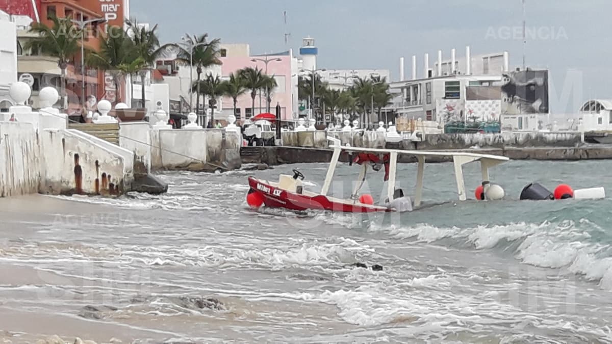 Embarcación se hunde frente a muelle en Cozumel