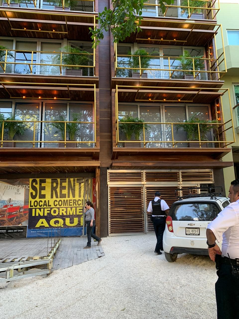 Cae albañil de cuarto piso; constructora impide acceso a policías