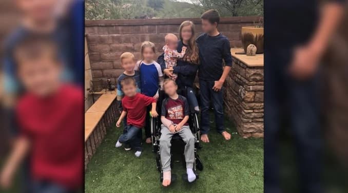 Dan de alta al niño LeBarón que de milagros sobrevivió a la masacre