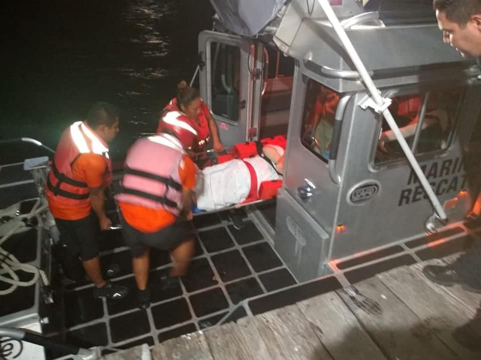 Salva Marina a pasajero del crucero en Isla Mujeres