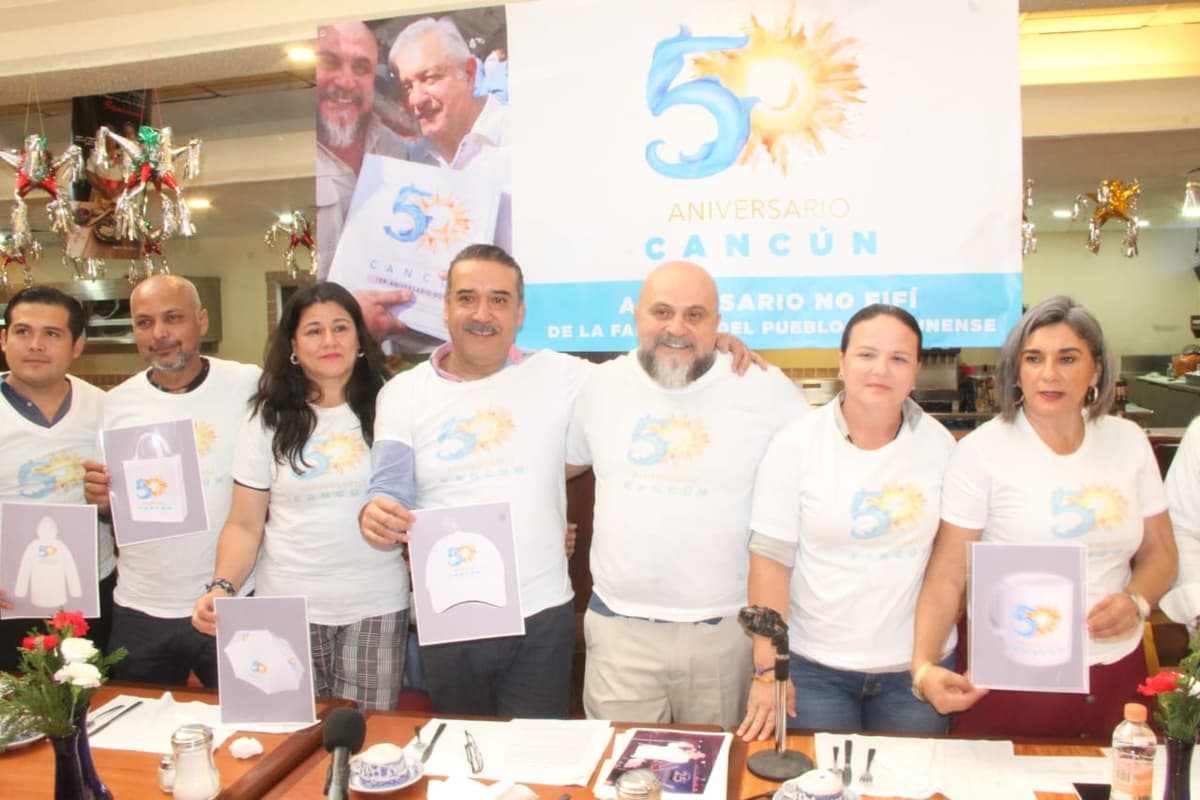 Cancunenses sacan su propio festejo de aniversario… ¡y con mejor logo!
