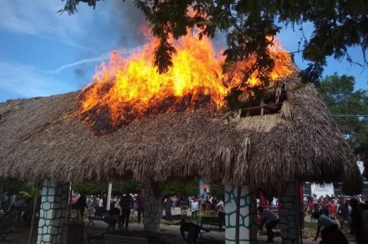 Se incendia palapa en Tihosuco durante desfile