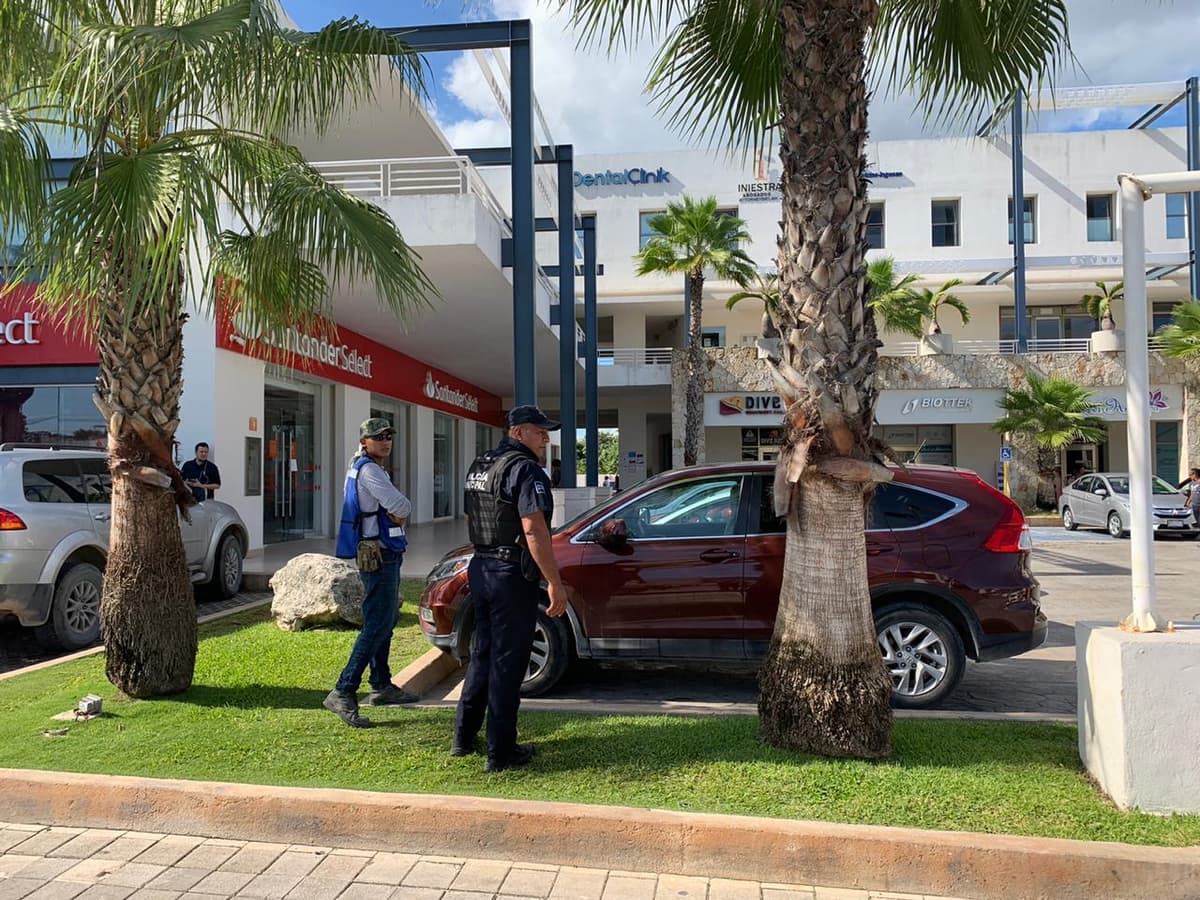 Roban a cuentahabiente en banco de Playa; le quitan 750 mil pesos