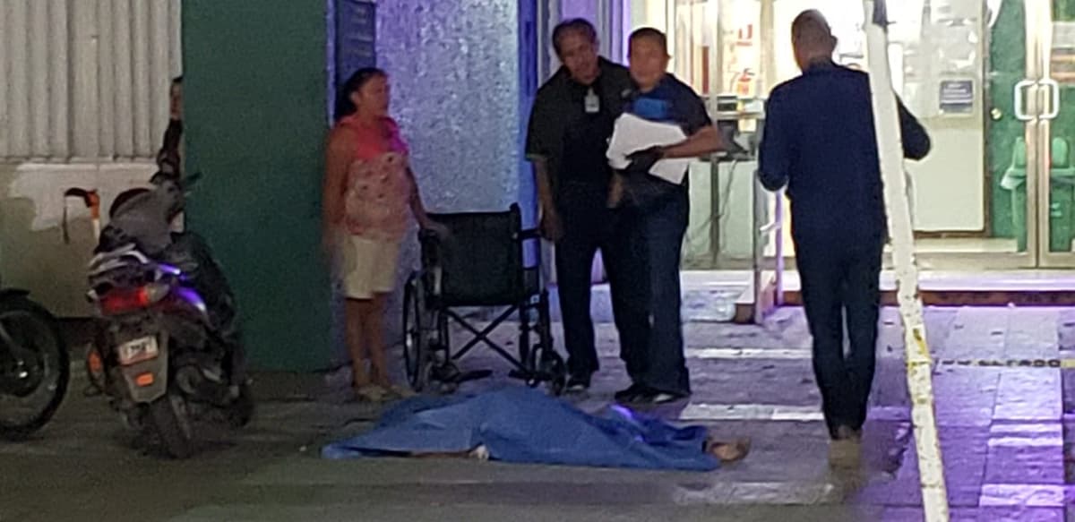 Tras fallecimiento de mujer afuera del IMSS, despedirían a médico en Cozumel
