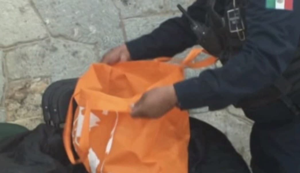 Abandonan a bebé recién nacido en una bolsa "del mandado"