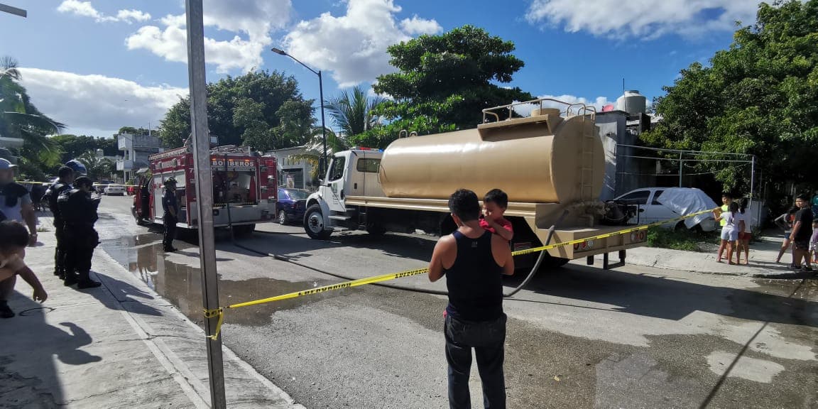 Provoca veladora incendio en Playa del Carmen