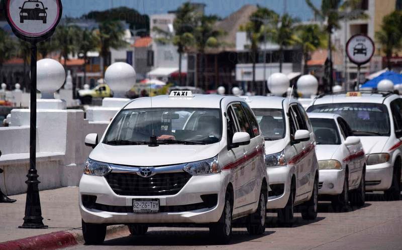 Anuncian taxistas de Cozumel marcha contra acuataxis