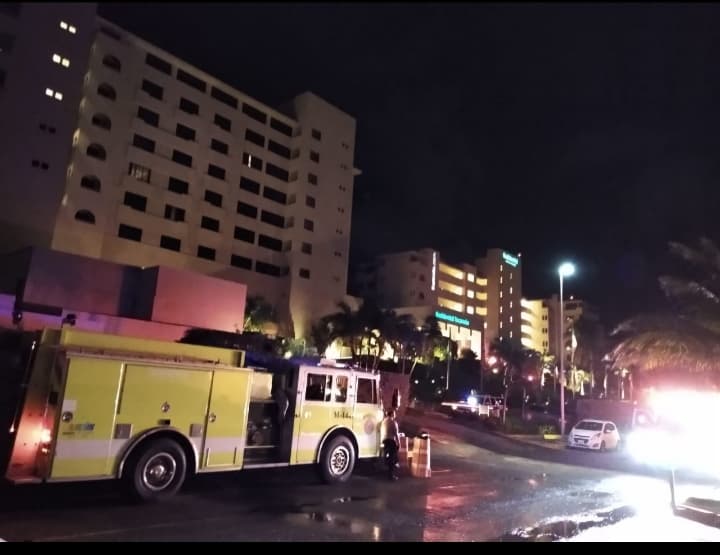 Investigan si hotel incendiado en Cancún cumplió protocolos
