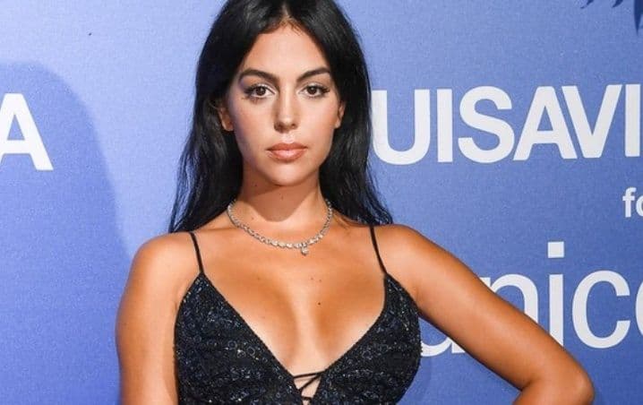 Novia de Cristiano Ronaldo presume sus torneadas piernas en Instagram