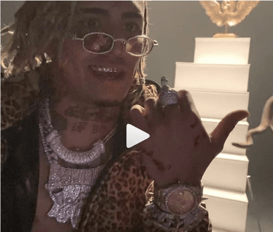 Rapero es mordido por una víbora durante una grabación