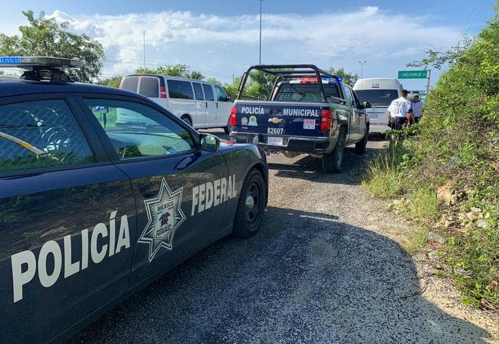 Fue violada la turista española que tomó de rehén un asaltante de van en la carretera Cancún-Playa