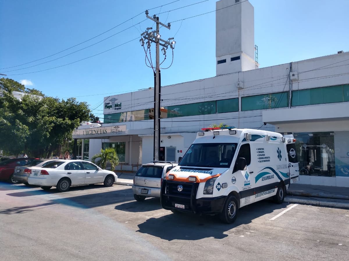 Roban ambulancia en Cancún