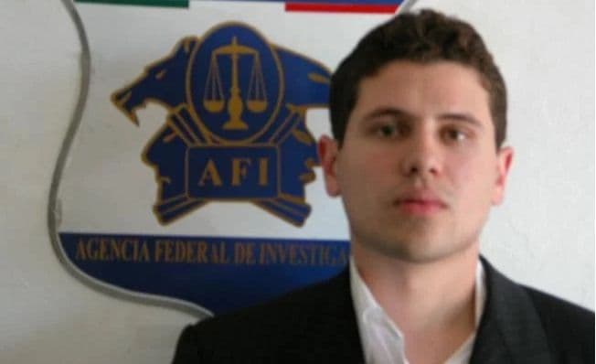 Hijo del "Chapo" Guzmán regala despensas y juguetes por Navidad