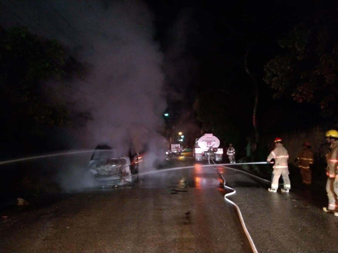 Incendian dos vehículos distintos puntos de Tulum