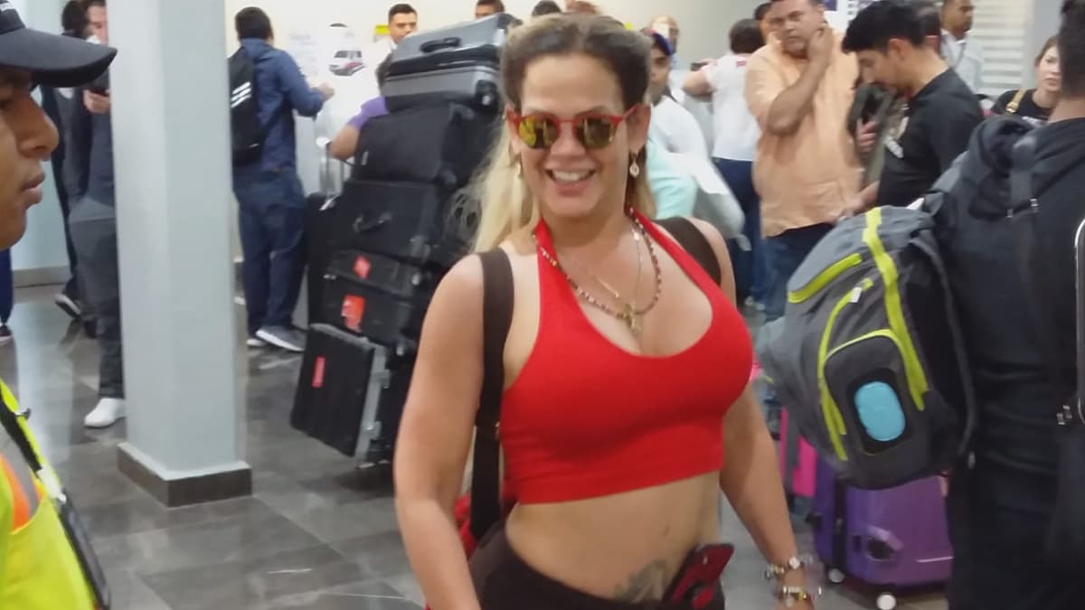 “Paraliza” Niurka Marcos aeropuerto de Chetumal