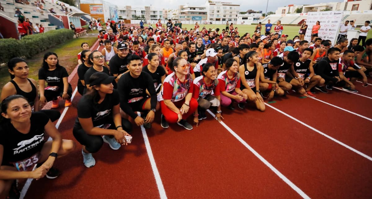 Renuevan la pista de tartán del deportivo “Mario Villanueva” en Playa del Carmen