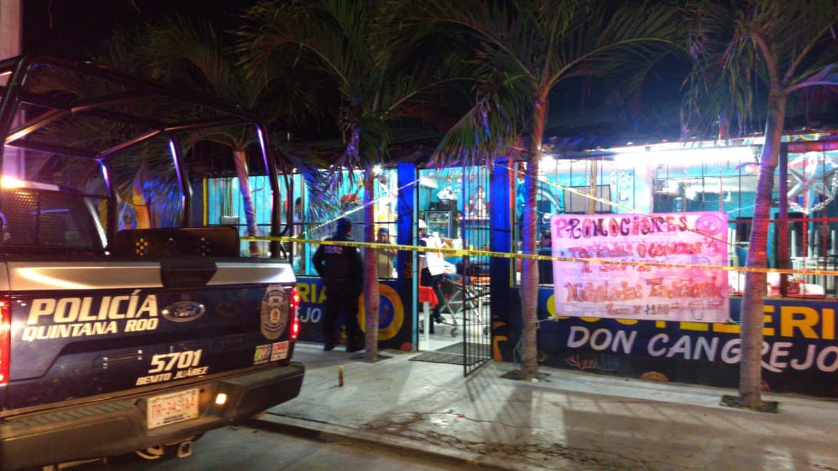 Balean coctelería en Cancún; dejan a un herido