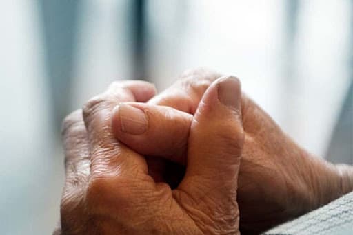 Sujetos violan a un ancianito que era velador de un kinder en Yucatán; piden justicia