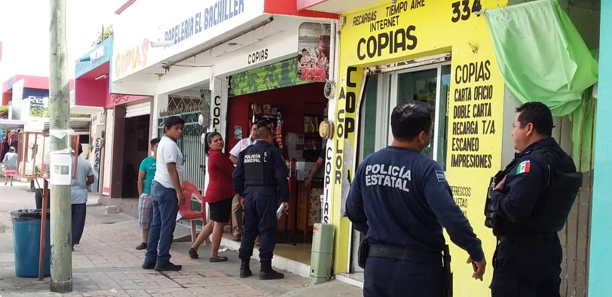 A punta de pistola le quitan su dinero frente al Palacio Municipal de Chetumal